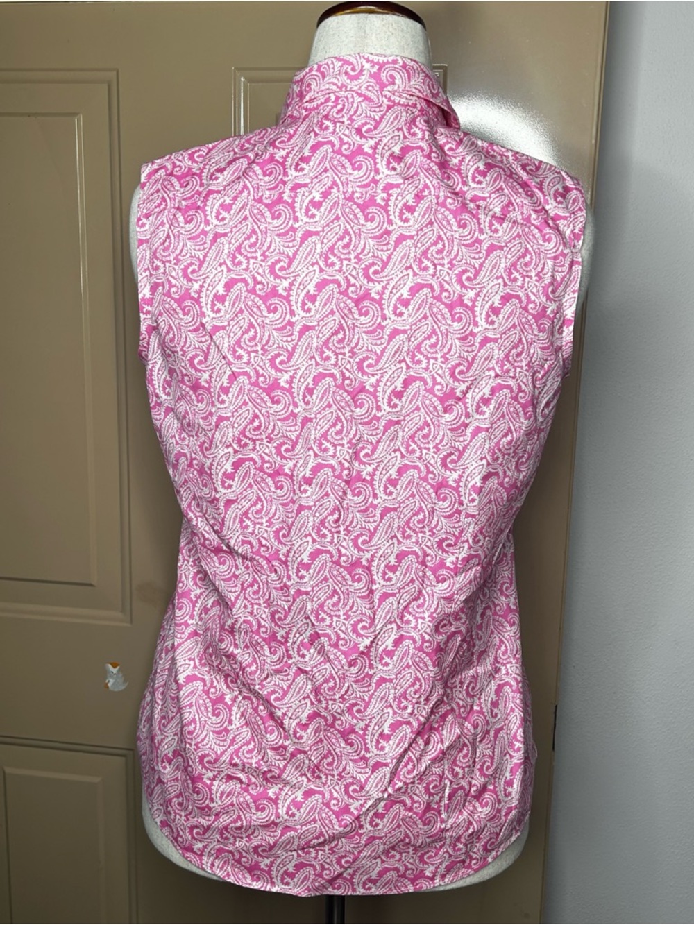 L.L. Bean Pink Paisley Sleeveless Button-Down Shirt - Picture 4 of 9